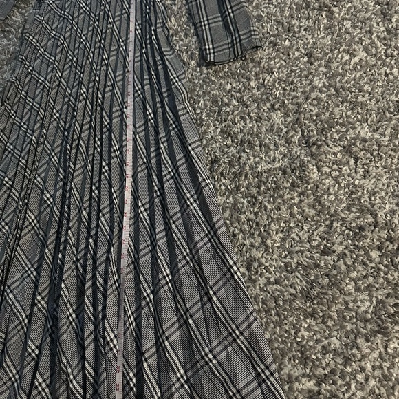 Women's Elegant Pleated Dress XS - Picture 10 of 16